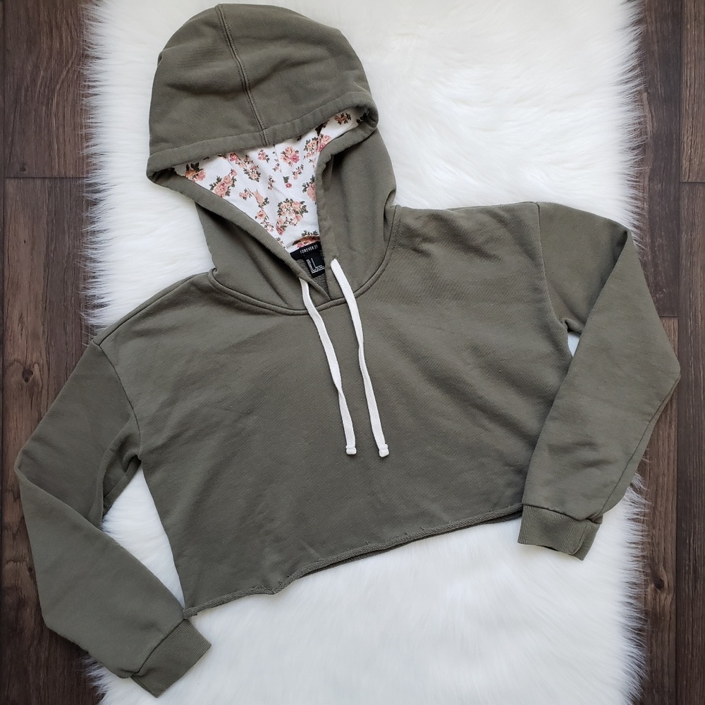 🍃💐 Forever 21 Olive Green Boxy Crop Hoodie